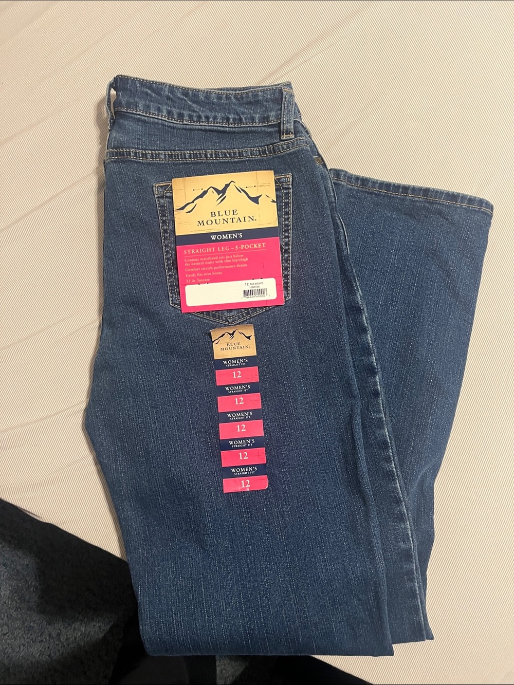 Blue Mountain Women's Straight Leg Jeans in Medium Blue